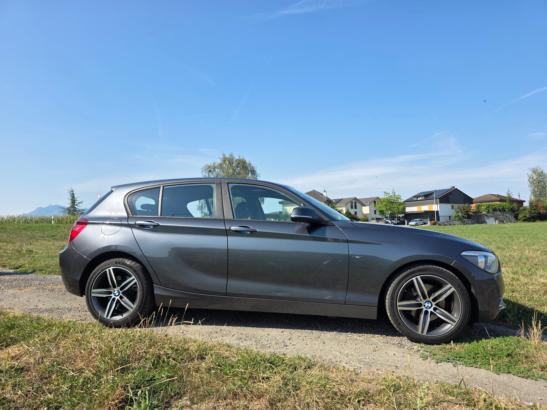 BMW 120d xDrive-image-1