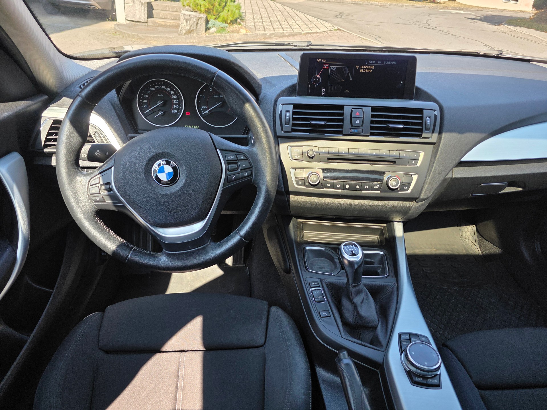 BMW 120d xDrive-image-8