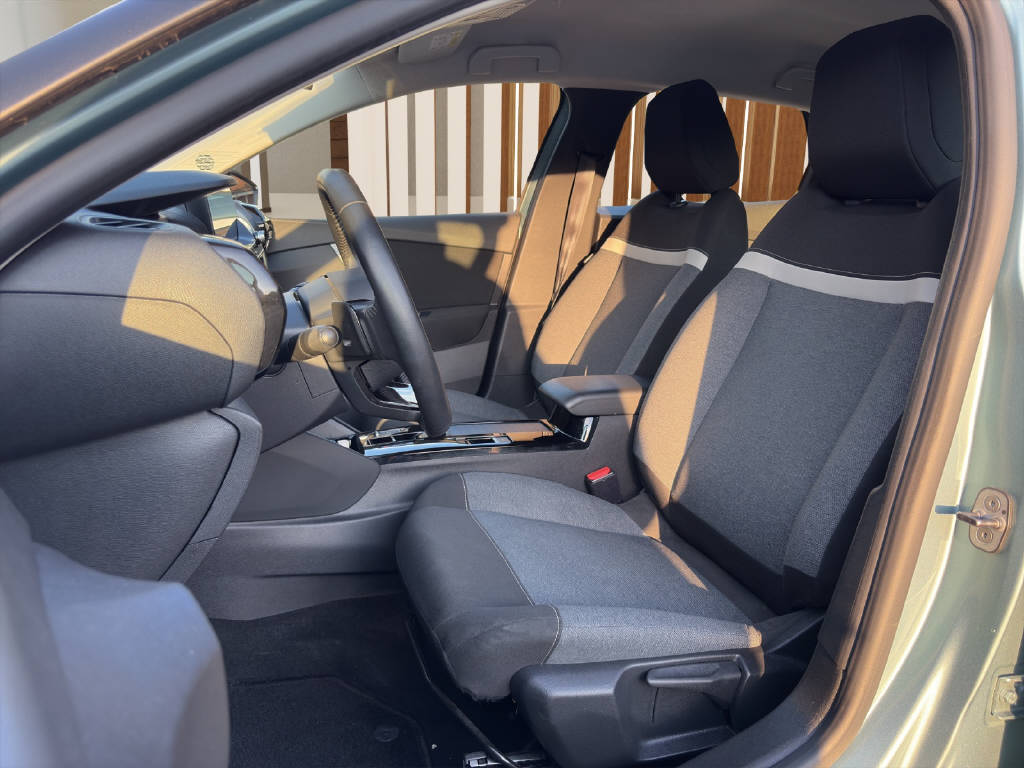 CITROEN C4 1.2 PureTech Swiss Edition-image-8