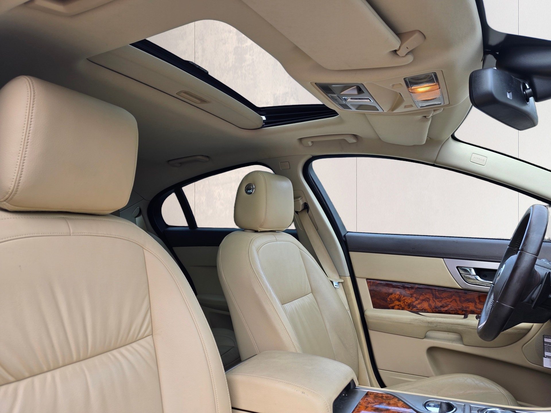 JAGUAR XF 3.0 V6 Luxury-image-14