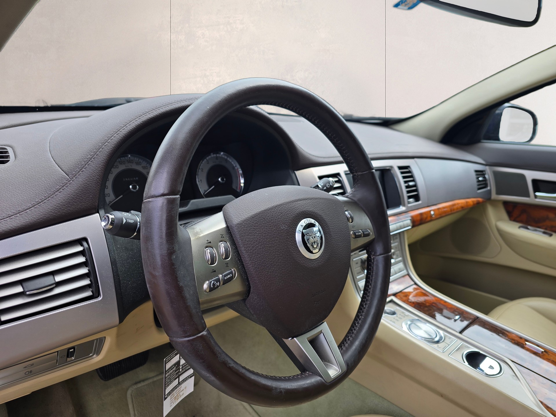 JAGUAR XF 3.0 V6 Luxury-image-10