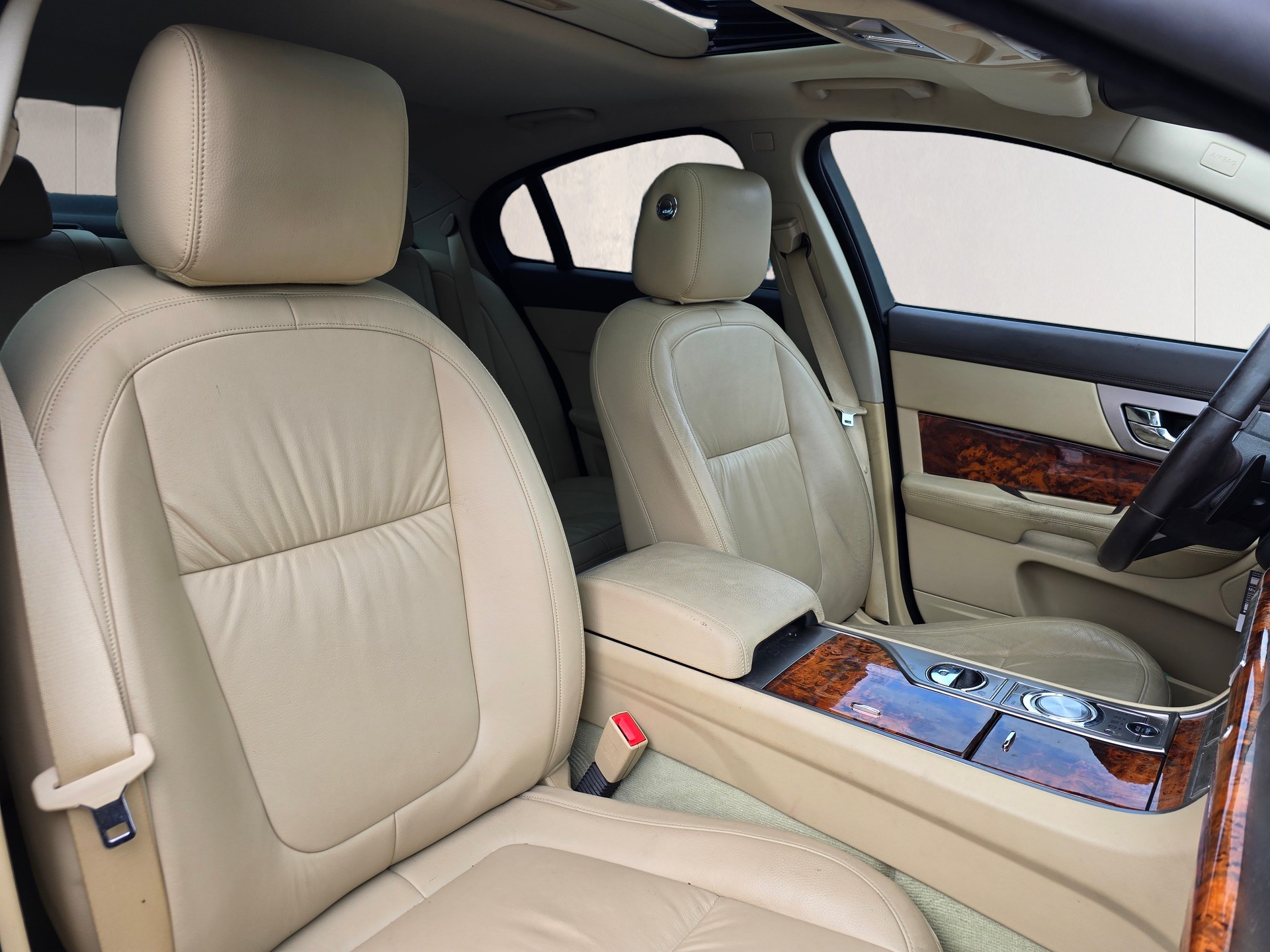 JAGUAR XF 3.0 V6 Luxury-image-13