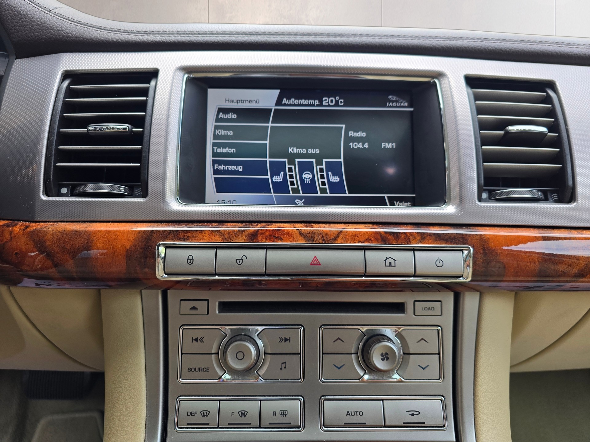 JAGUAR XF 3.0 V6 Luxury-image-11