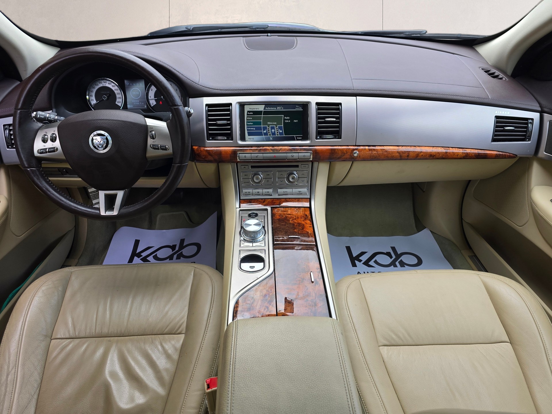 JAGUAR XF 3.0 V6 Luxury-image-9