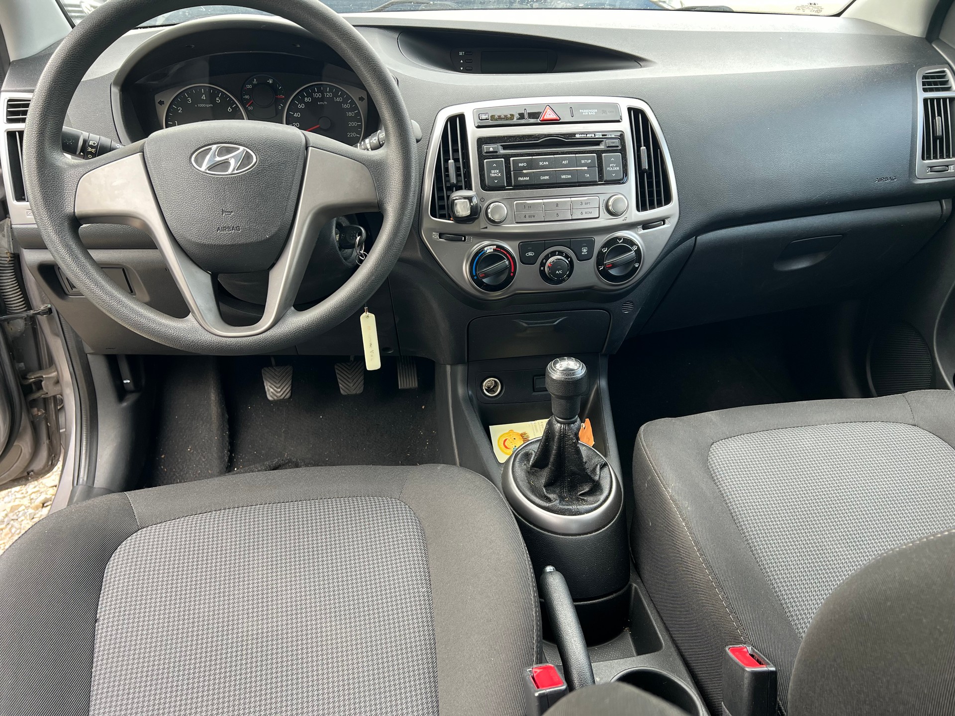 HYUNDAI i20 1.4 Style-image-6