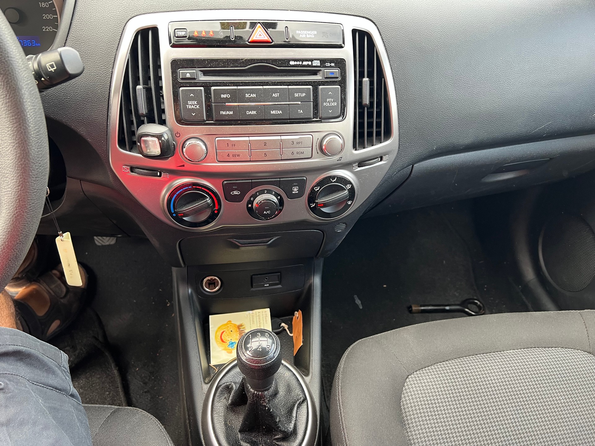 HYUNDAI i20 1.4 Style-image-8