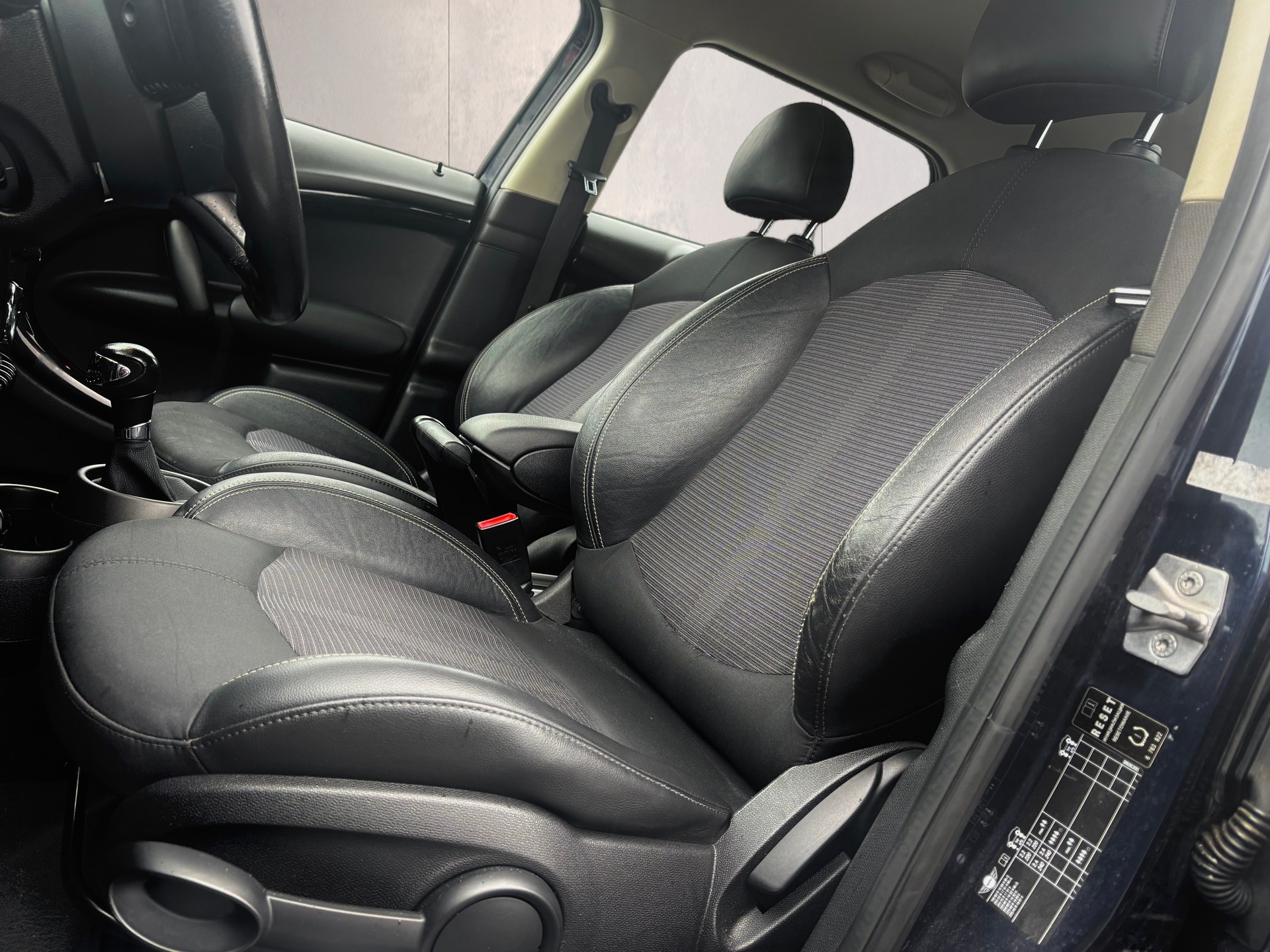 MINI Countryman Cooper D FWD Steptronic-image-9