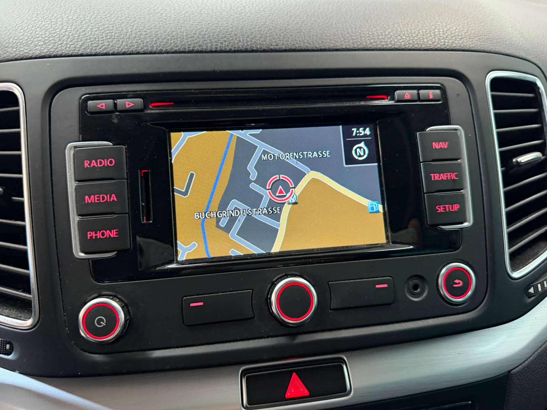 VW Sharan 2.0 TDI BlueMotion Technology Cup DSG-image-11