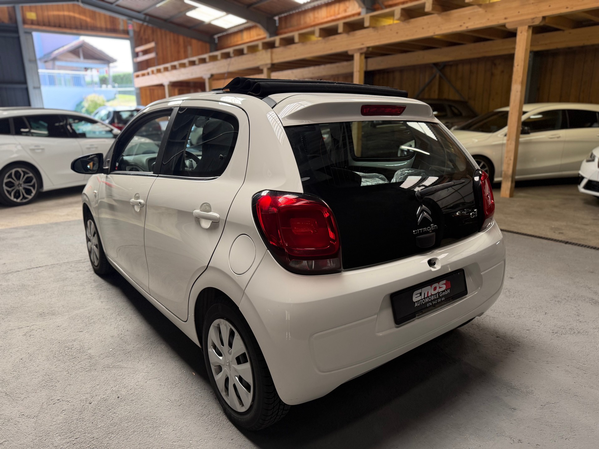 CITROEN C1 1.2 VTi Shine Airscape-image-6