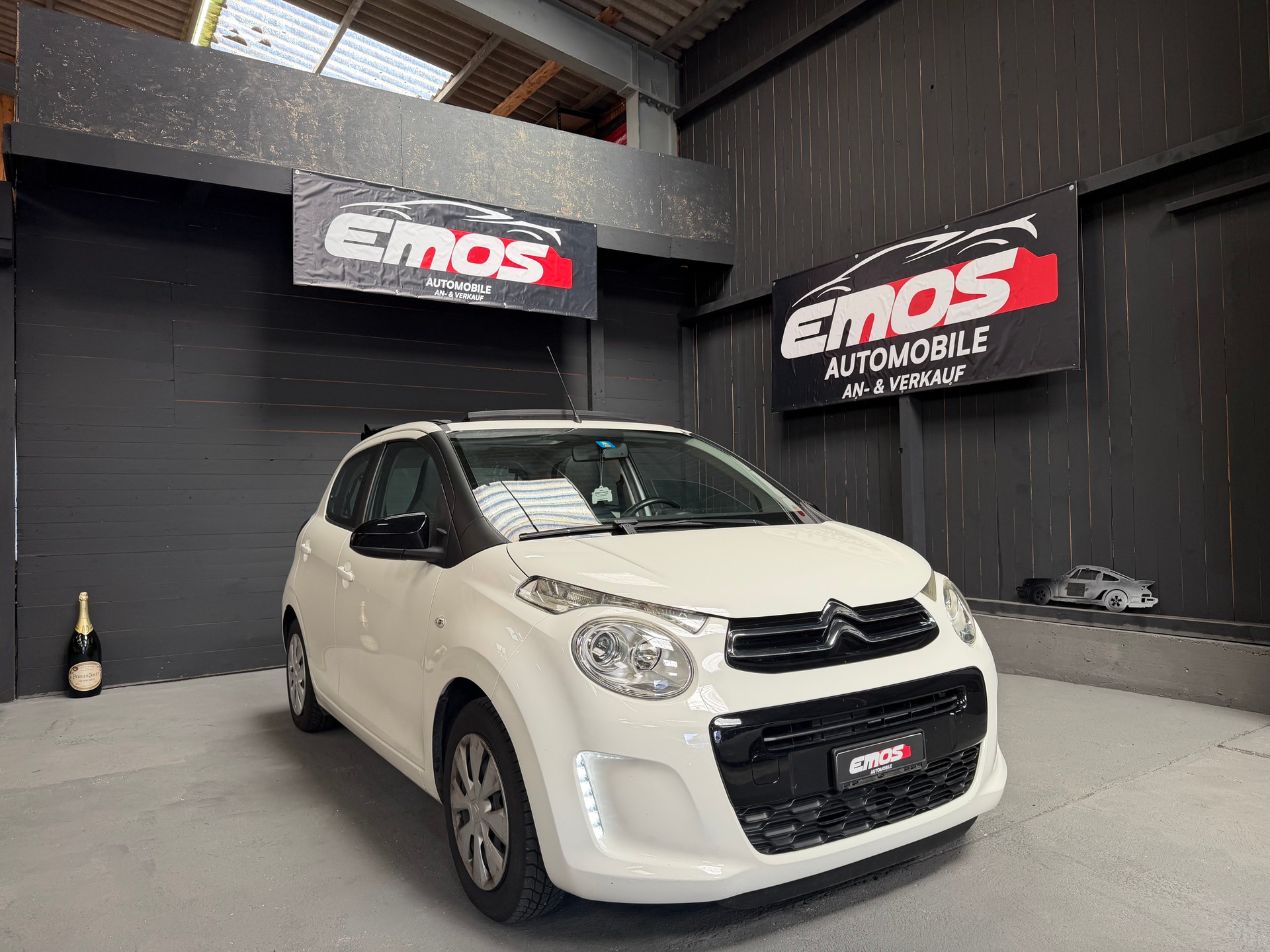CITROEN C1 1.2 VTi Shine Airscape-image-0