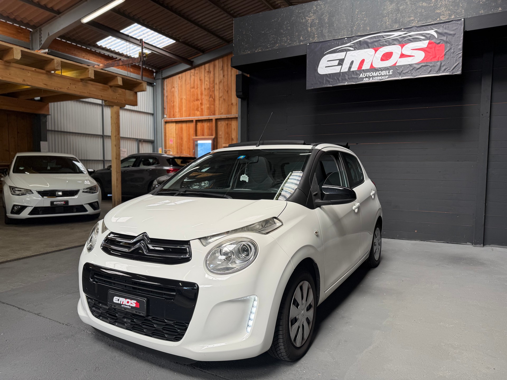 CITROEN C1 1.2 VTi Shine Airscape-image-2