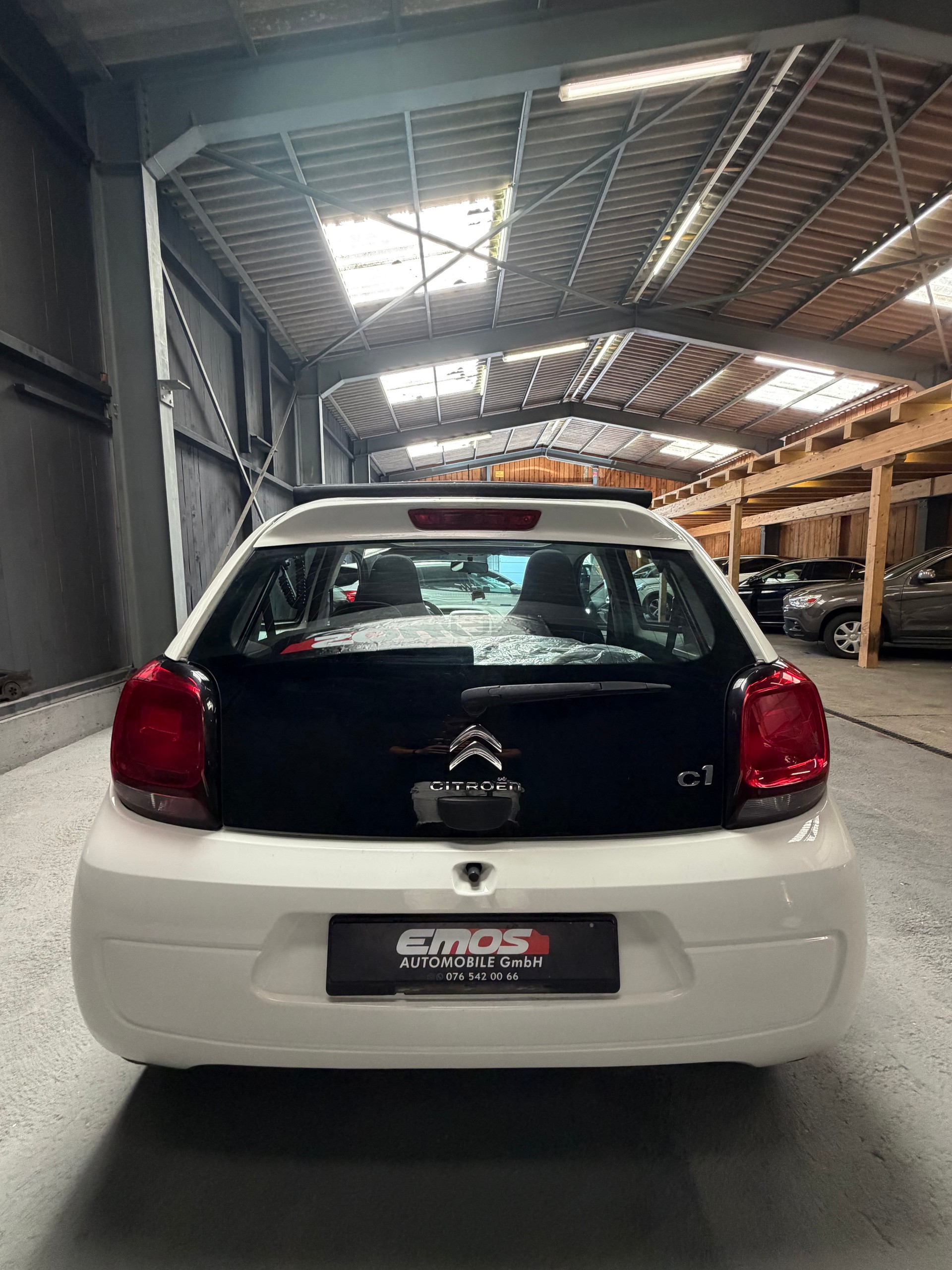 CITROEN C1 1.2 VTi Shine Airscape-image-5