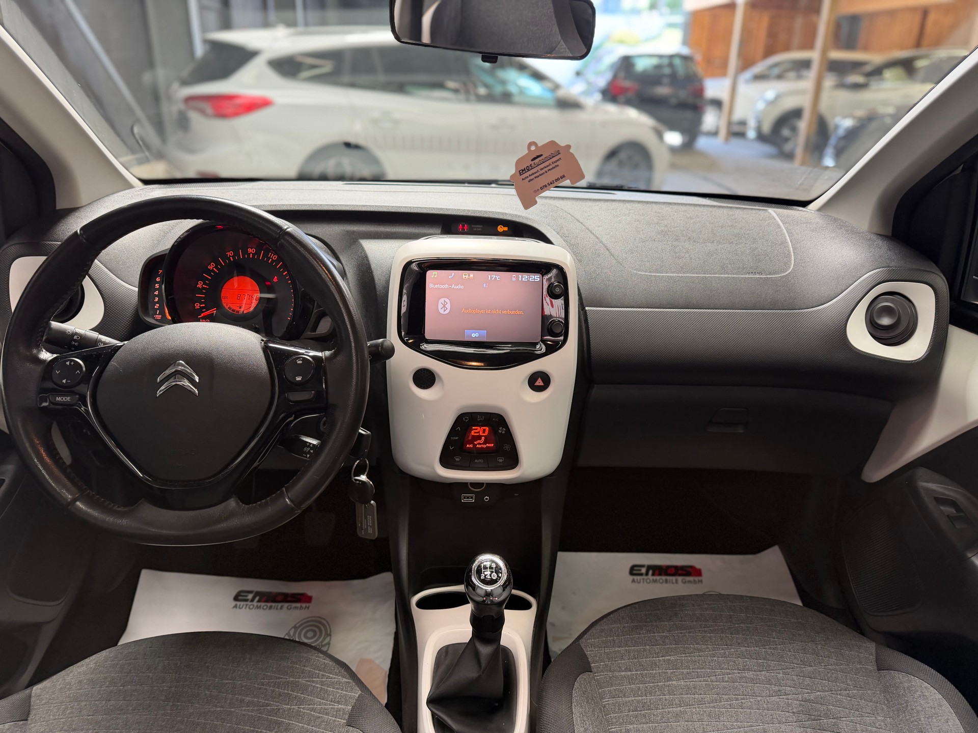 CITROEN C1 1.2 VTi Shine Airscape-image-7