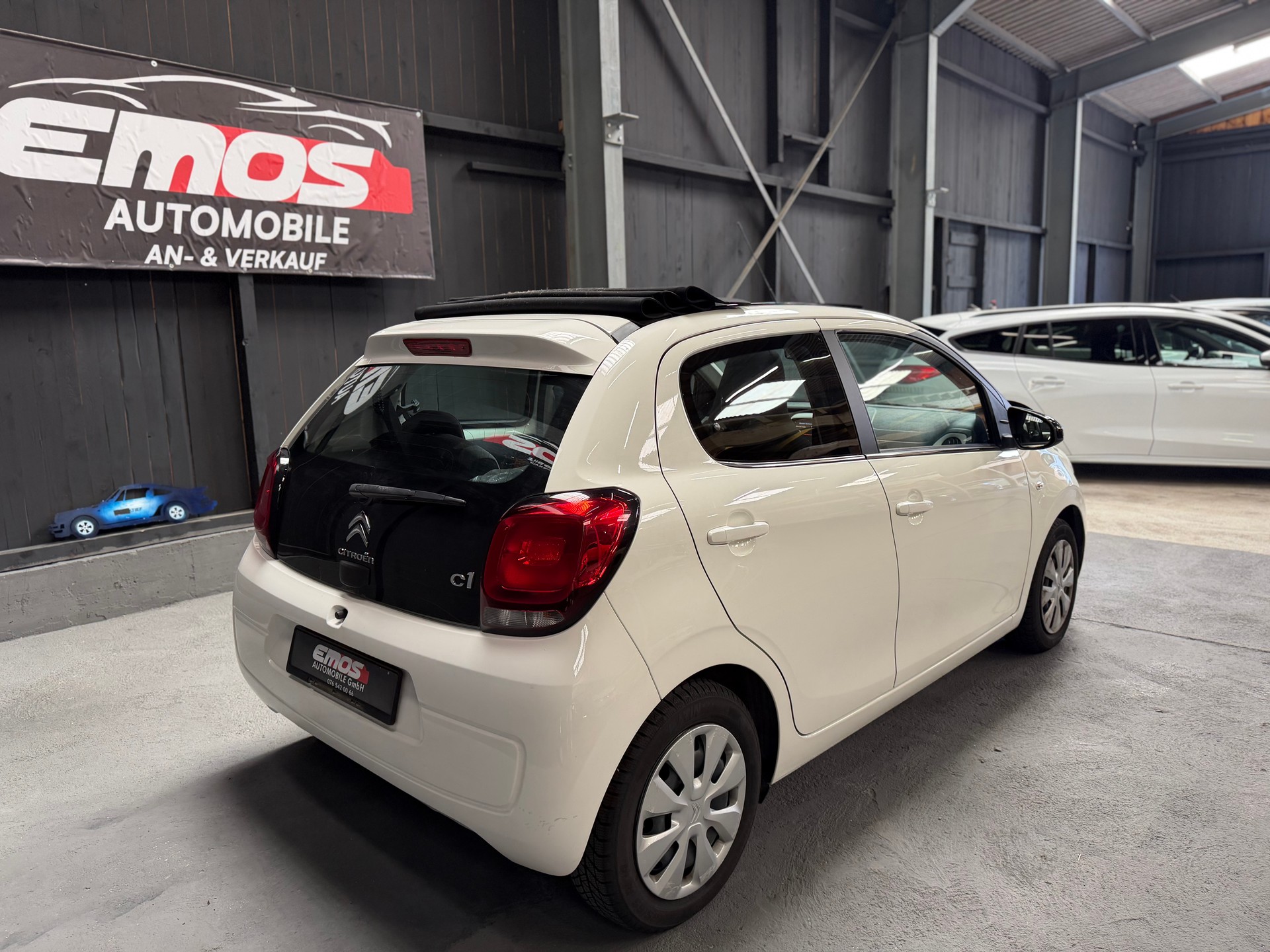 CITROEN C1 1.2 VTi Shine Airscape-image-4