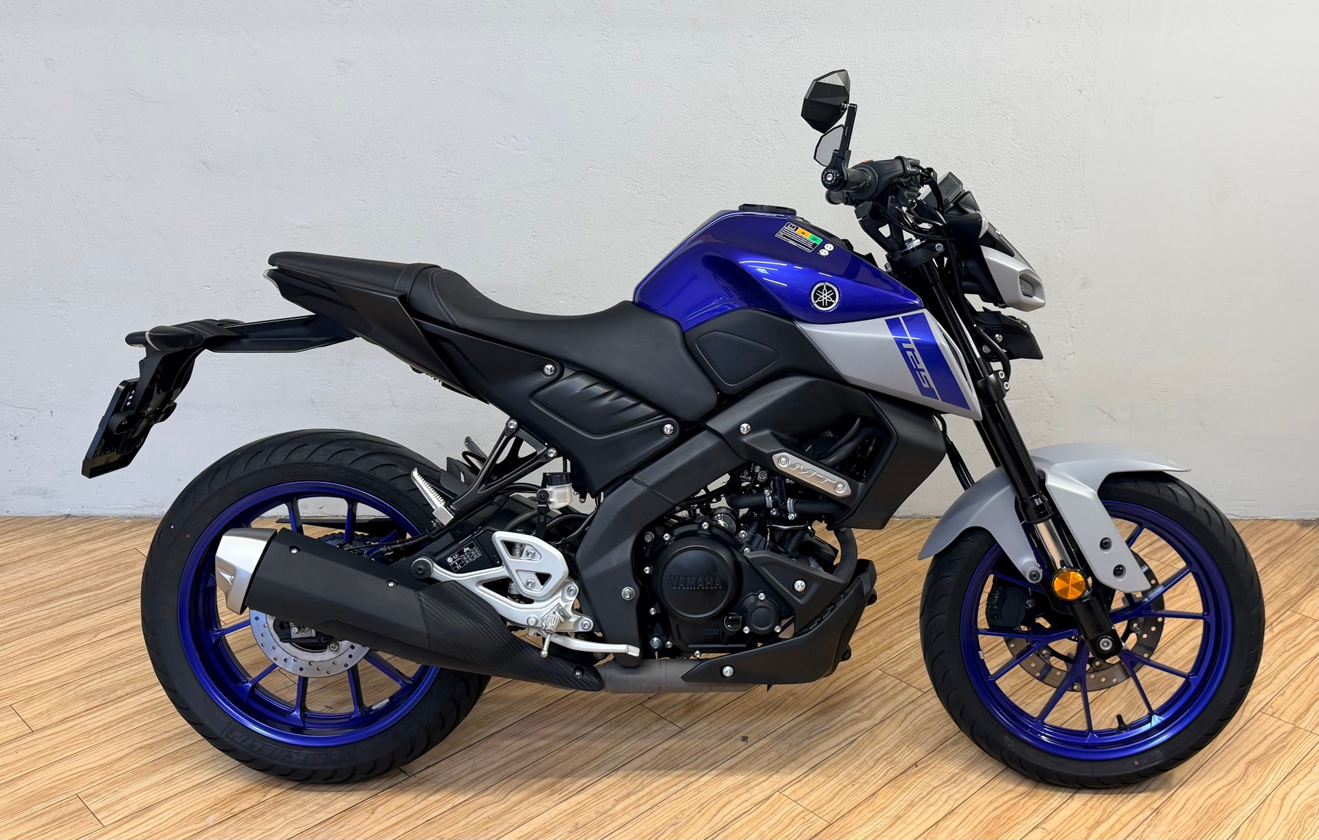 YAMAHA MT-125 ABS-showroom-element-1