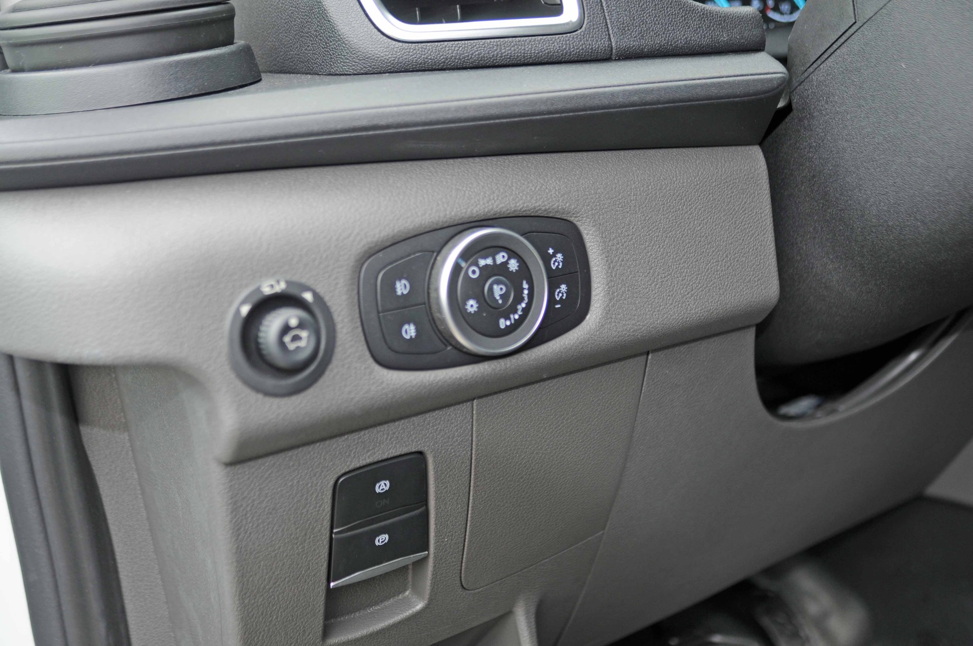FORD E-Transit Van 350 L2 Trend RWD 68kWh-image-18