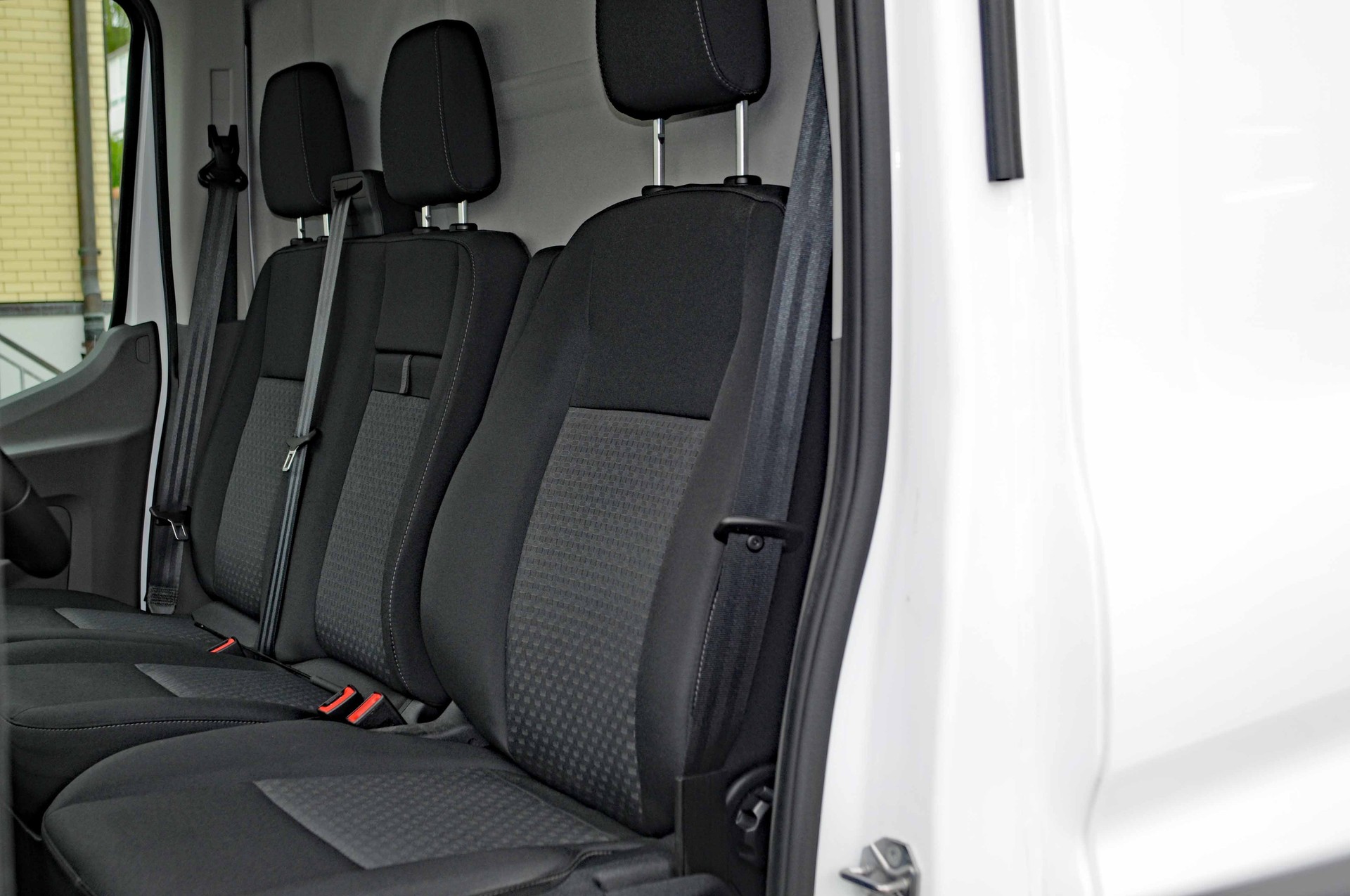 FORD E-Transit Van 350 L2 Trend RWD 68kWh-image-19