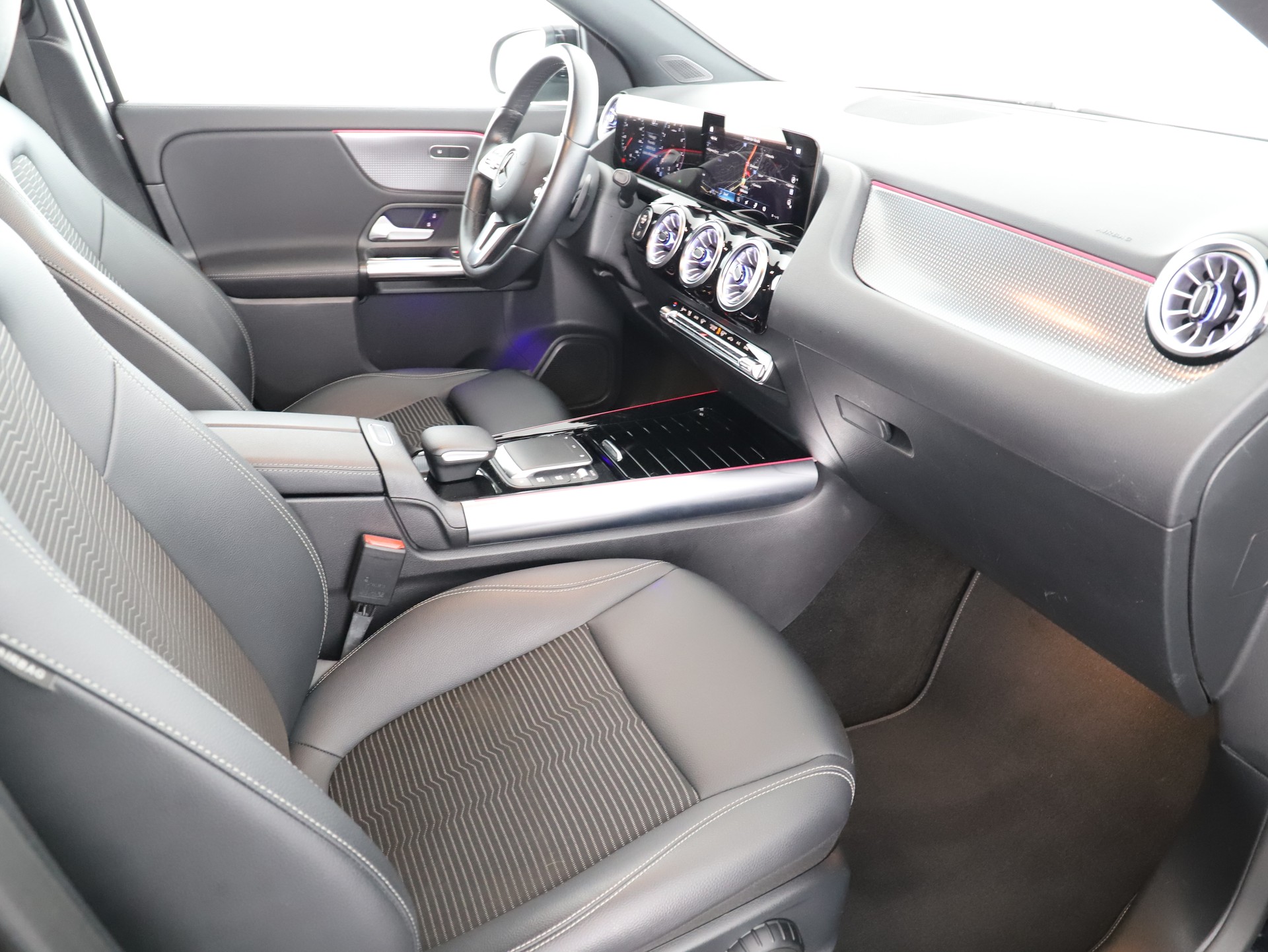 MERCEDES-BENZ GLA 200 Progressive-image-9