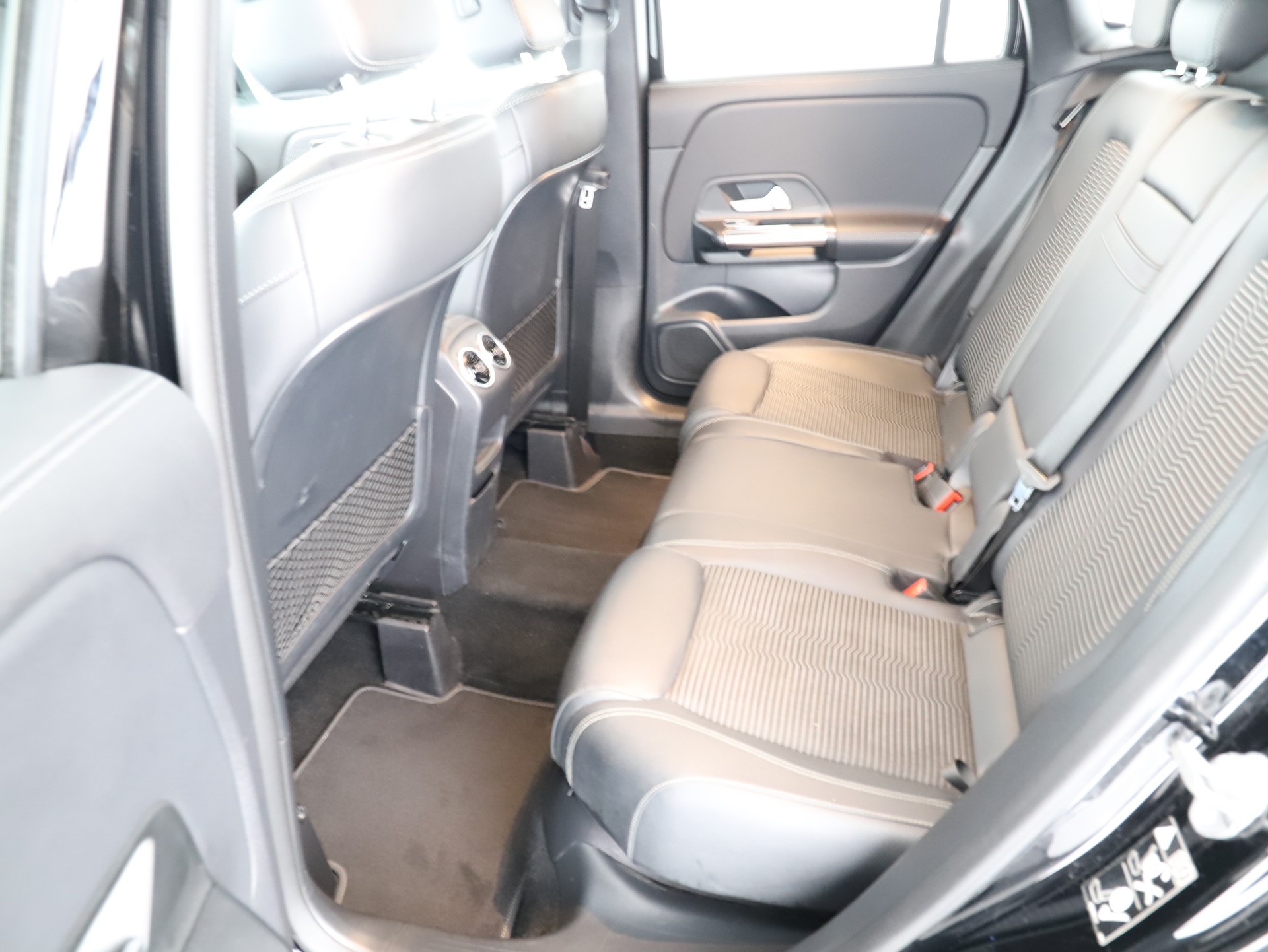 MERCEDES-BENZ GLA 200 Progressive-image-12
