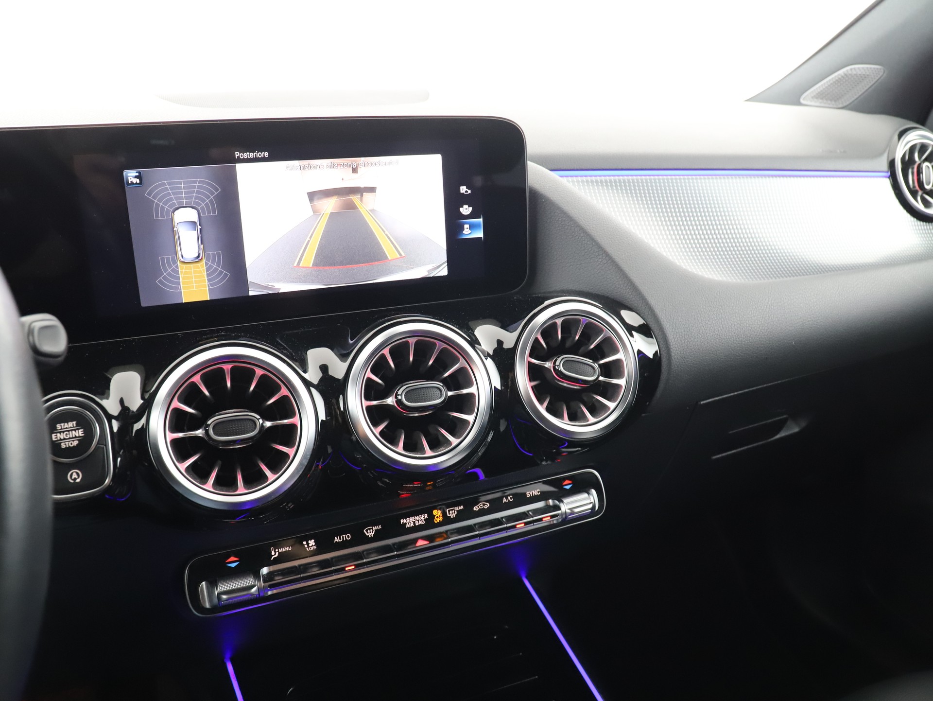 MERCEDES-BENZ GLA 200 Progressive-image-13