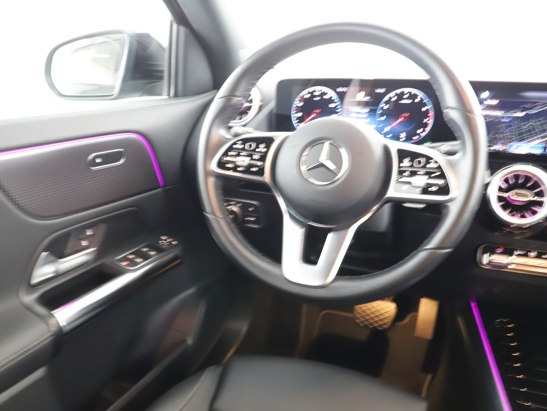 MERCEDES-BENZ GLA 200 Progressive-image-11