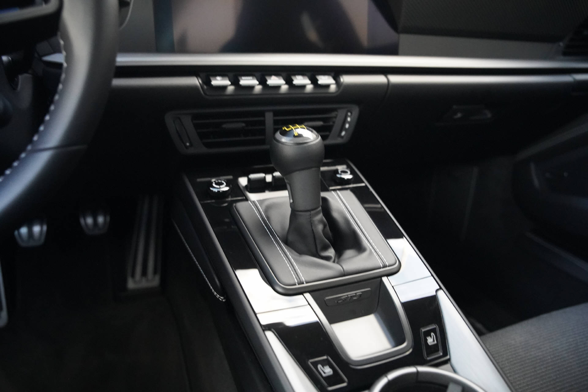 PORSCHE 911 GT3 Touring-image-13