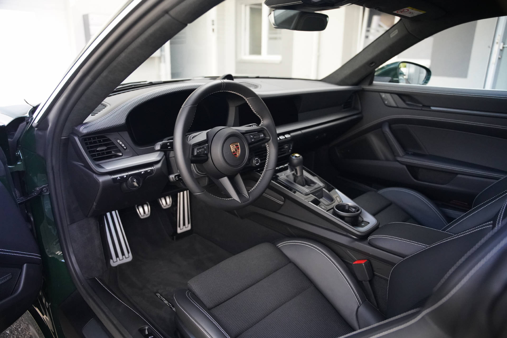 PORSCHE 911 GT3 Touring-image-6