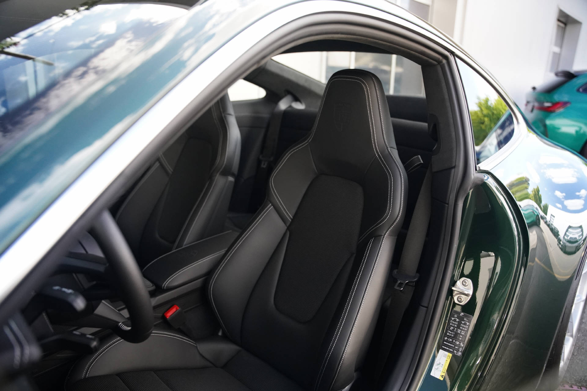 PORSCHE 911 GT3 Touring-image-8