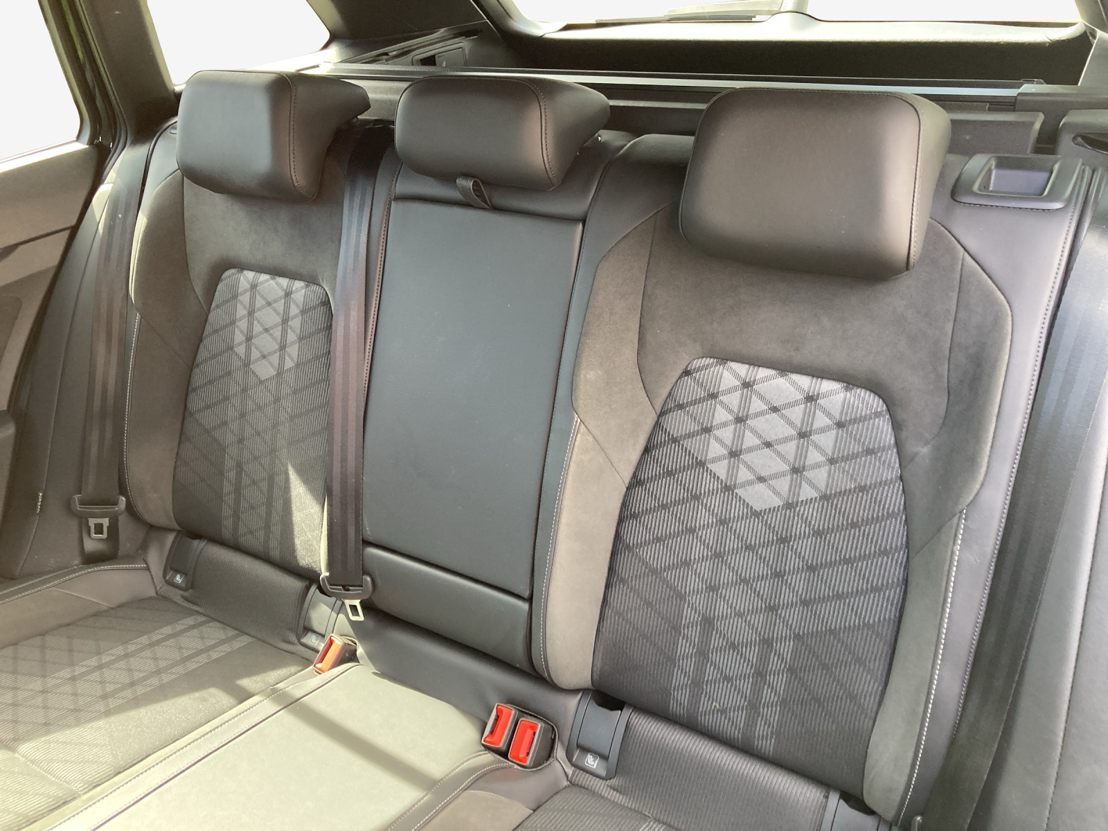 VW Golf Variant 2.0 TSI R-Line DSG 4 Motion-image-11