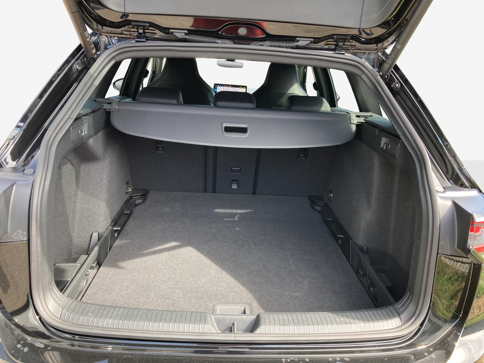VW Golf Variant 2.0 TSI R-Line DSG 4 Motion-image-12