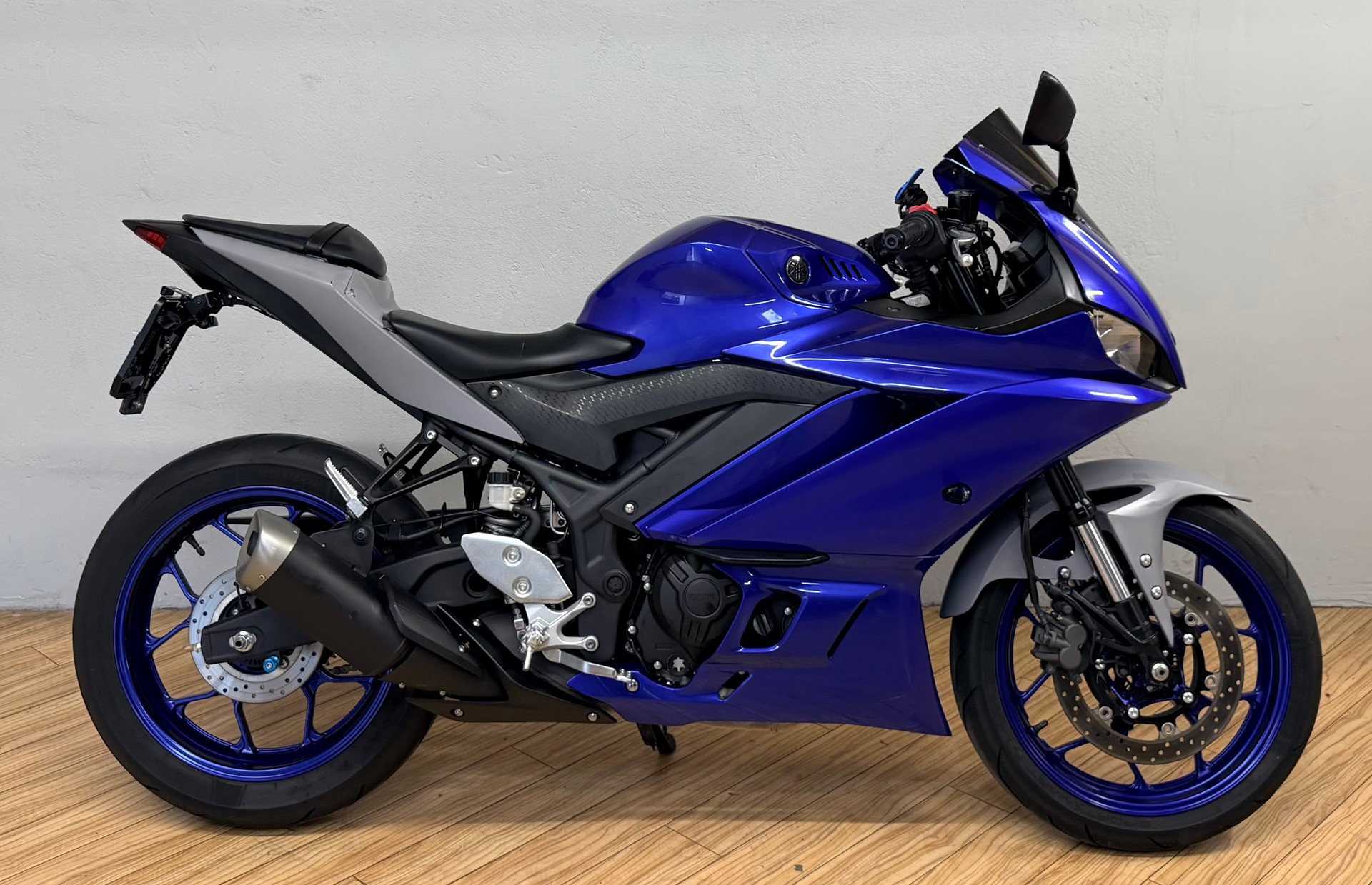 YAMAHA YZF-R3 ABS-showroom-element-1