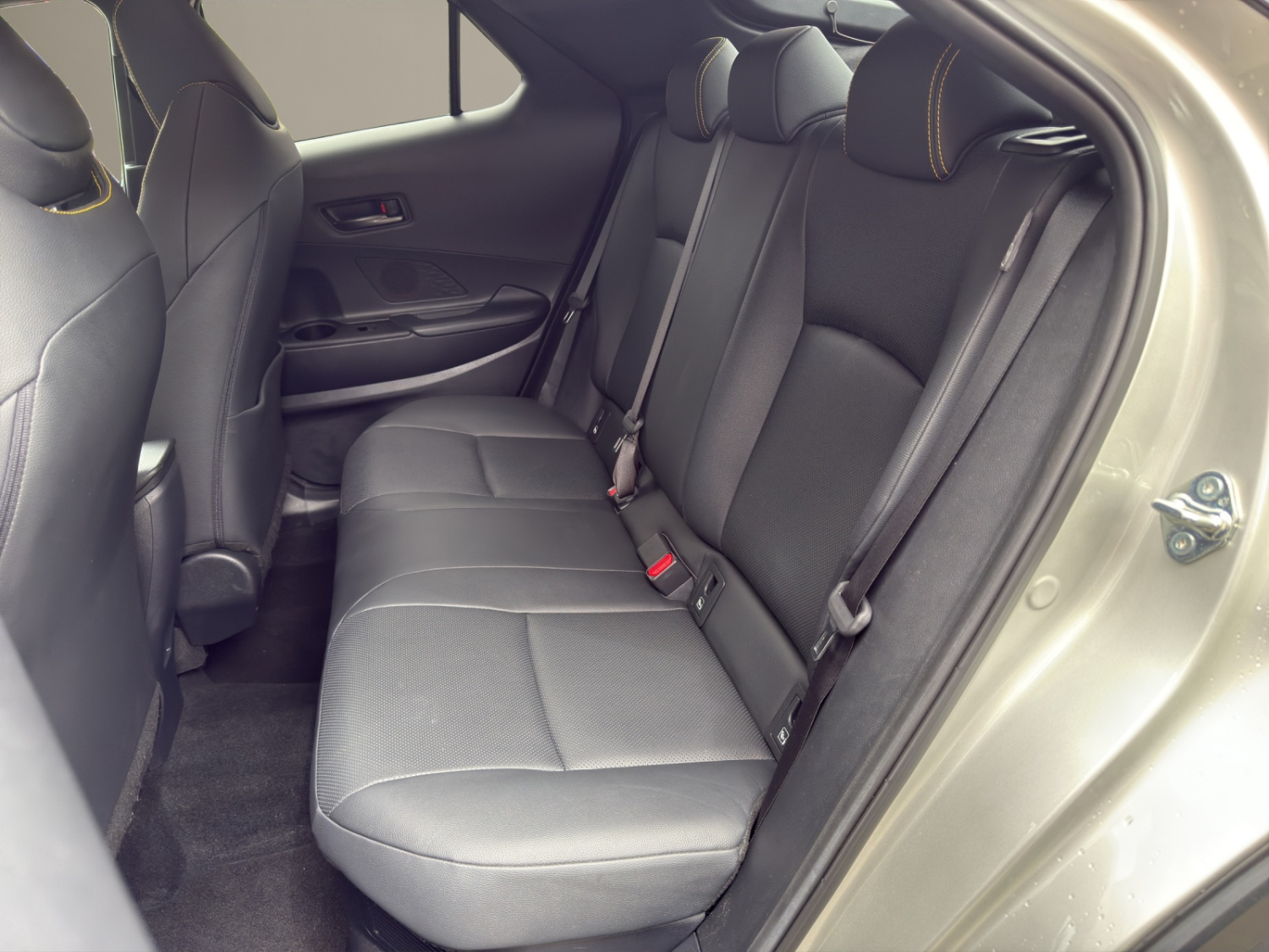 TOYOTA C-HR 2.0 HEV Style Premiere 4x4-image-11
