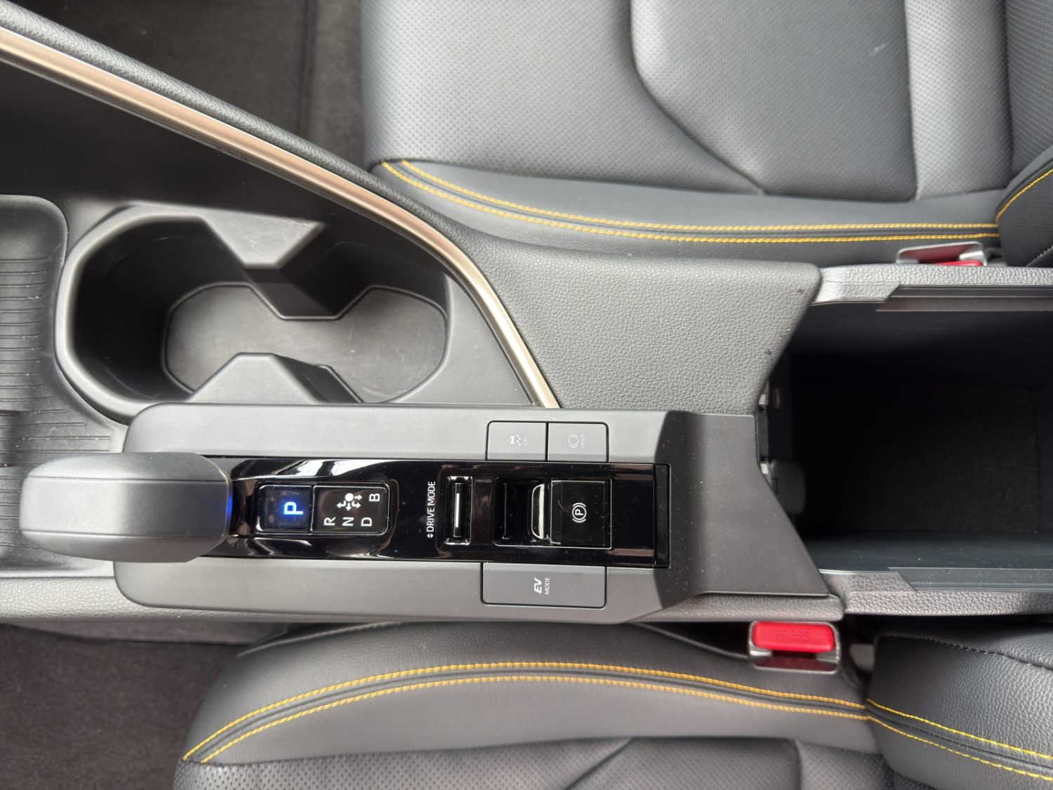 TOYOTA C-HR 2.0 HEV Style Premiere 4x4-image-17