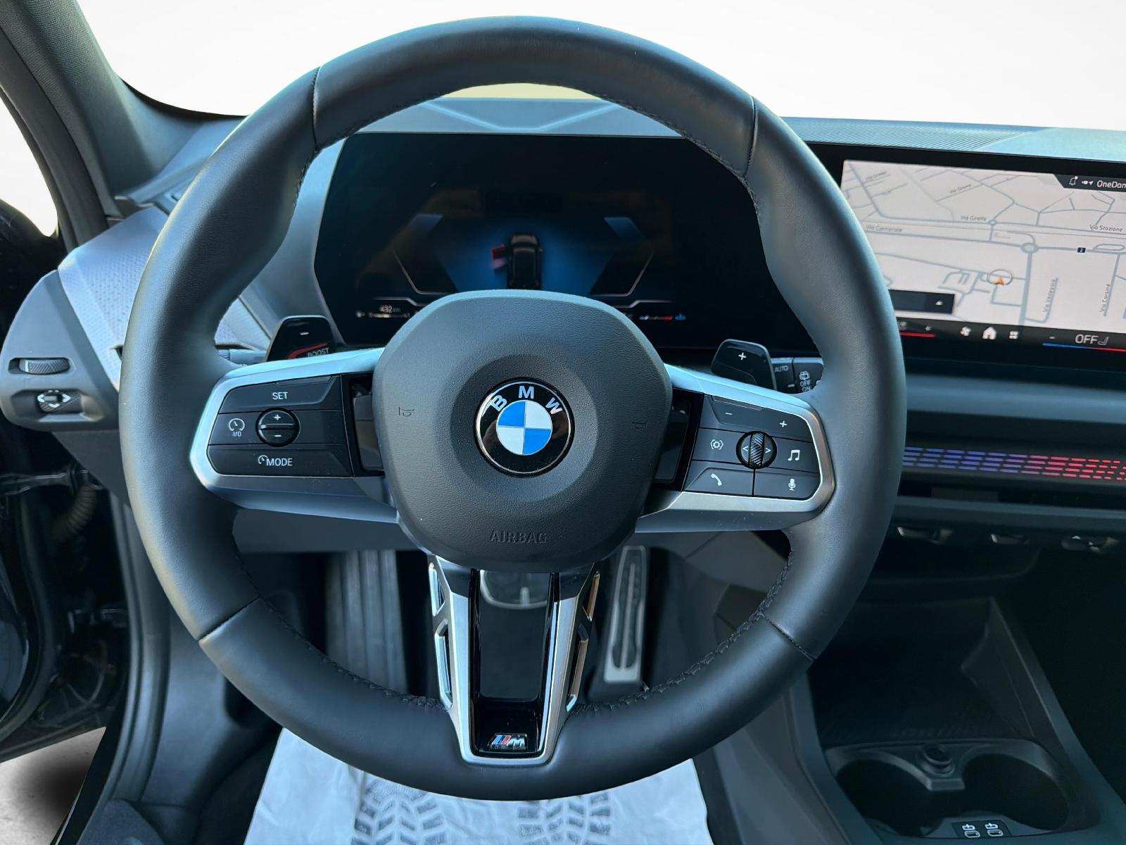 BMW 120i-image-12