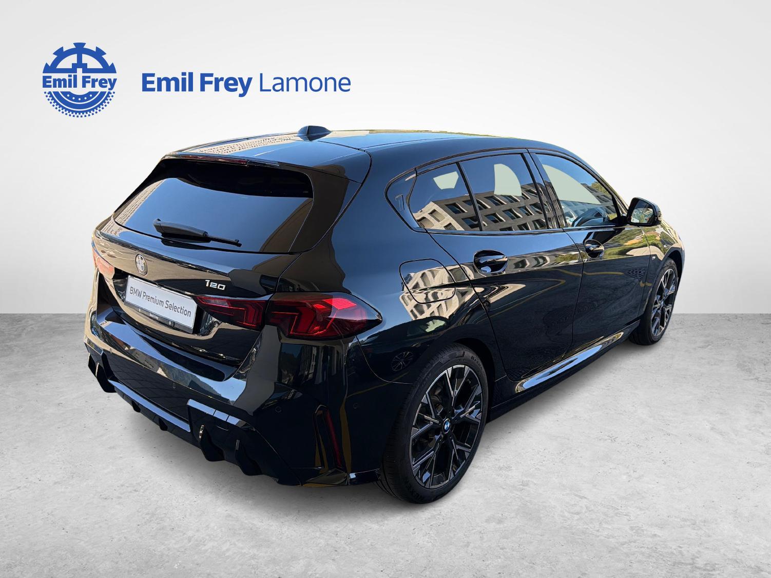 BMW 120i-image-5