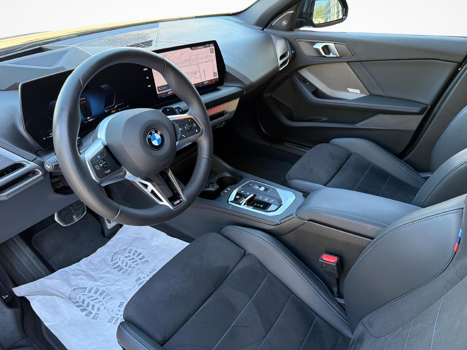 BMW 120i-image-10