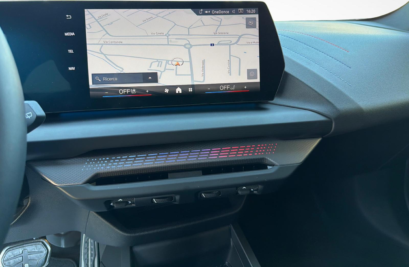 BMW 120i-image-14