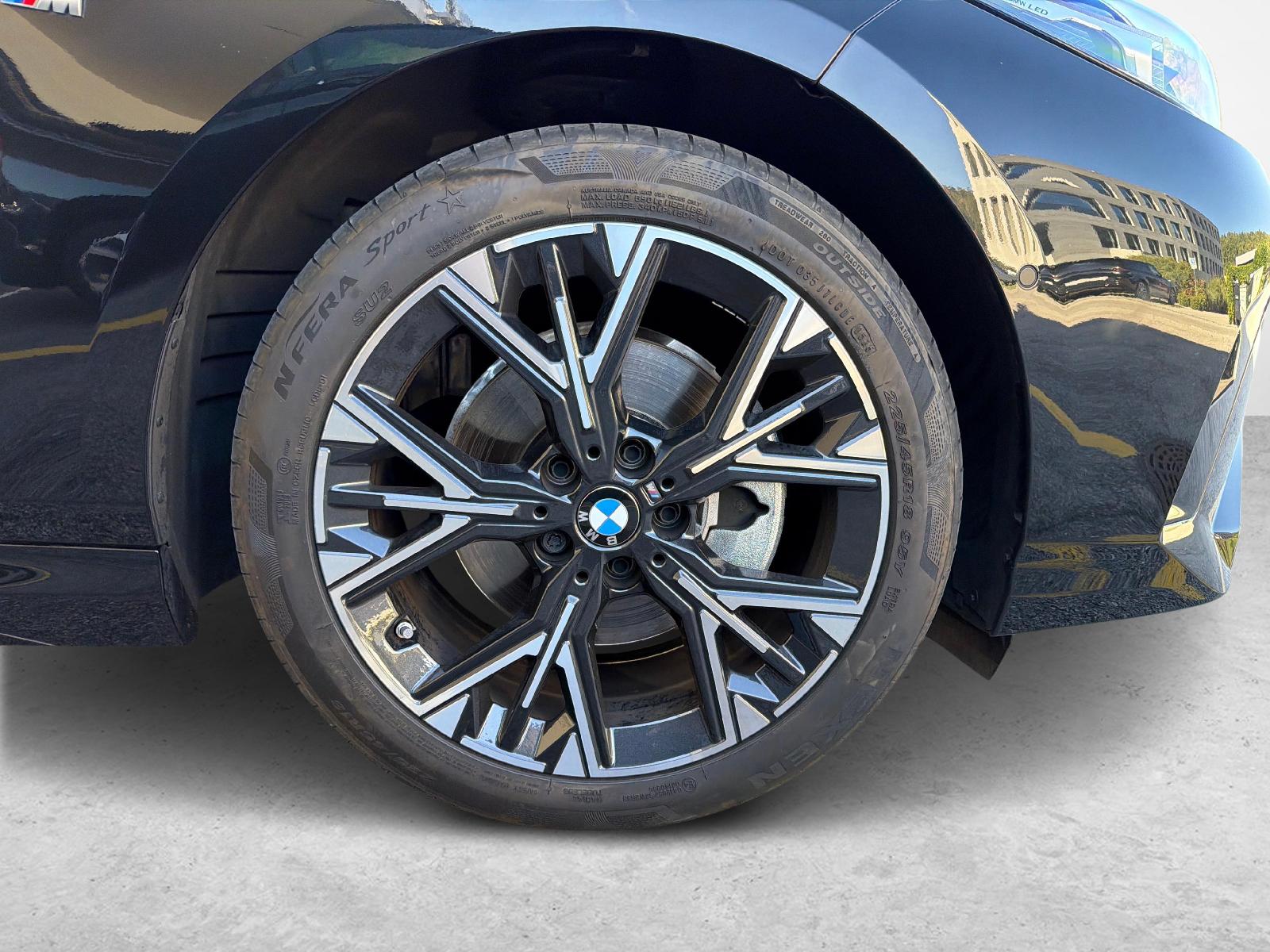 BMW 120i-image-9