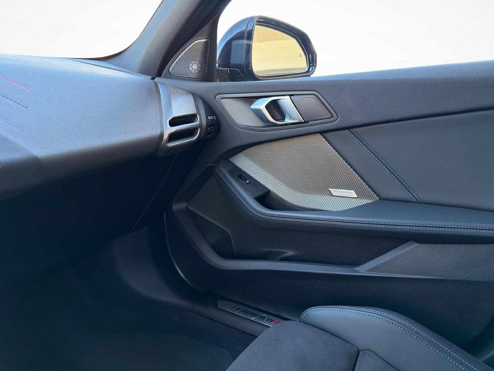BMW 120i-image-18
