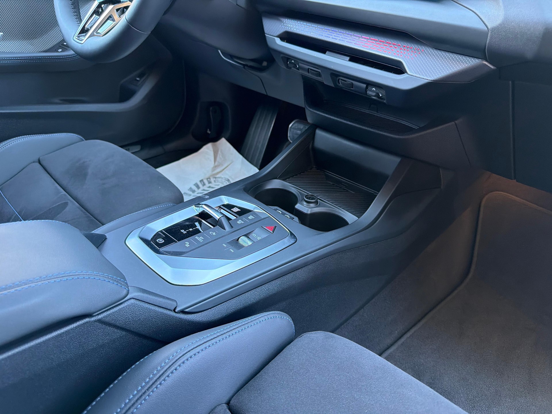 BMW 120i-image-16