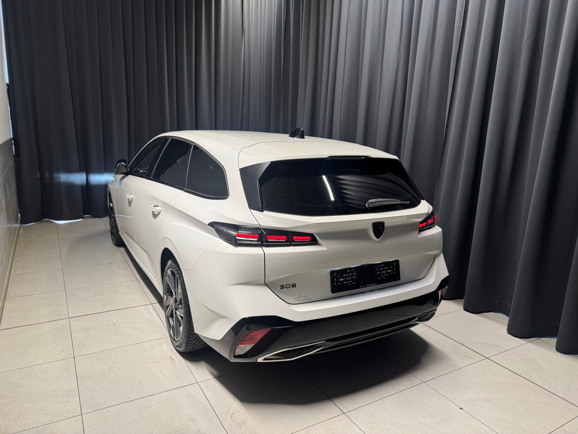 PEUGEOT 308 SW 1.5 BlueHDI Allure Pack EAT8 (14)-image-3