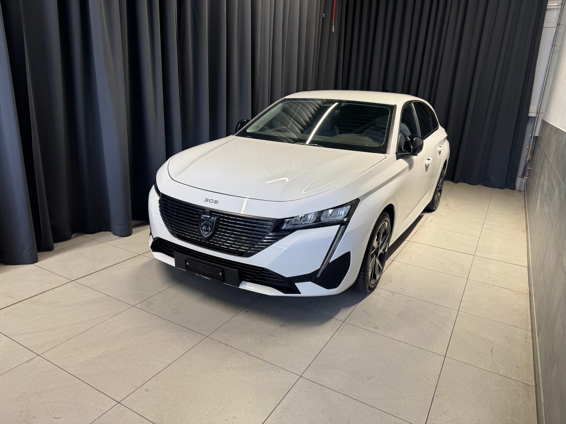 PEUGEOT 308 SW 1.5 BlueHDI Allure Pack EAT8 (14)-image-2