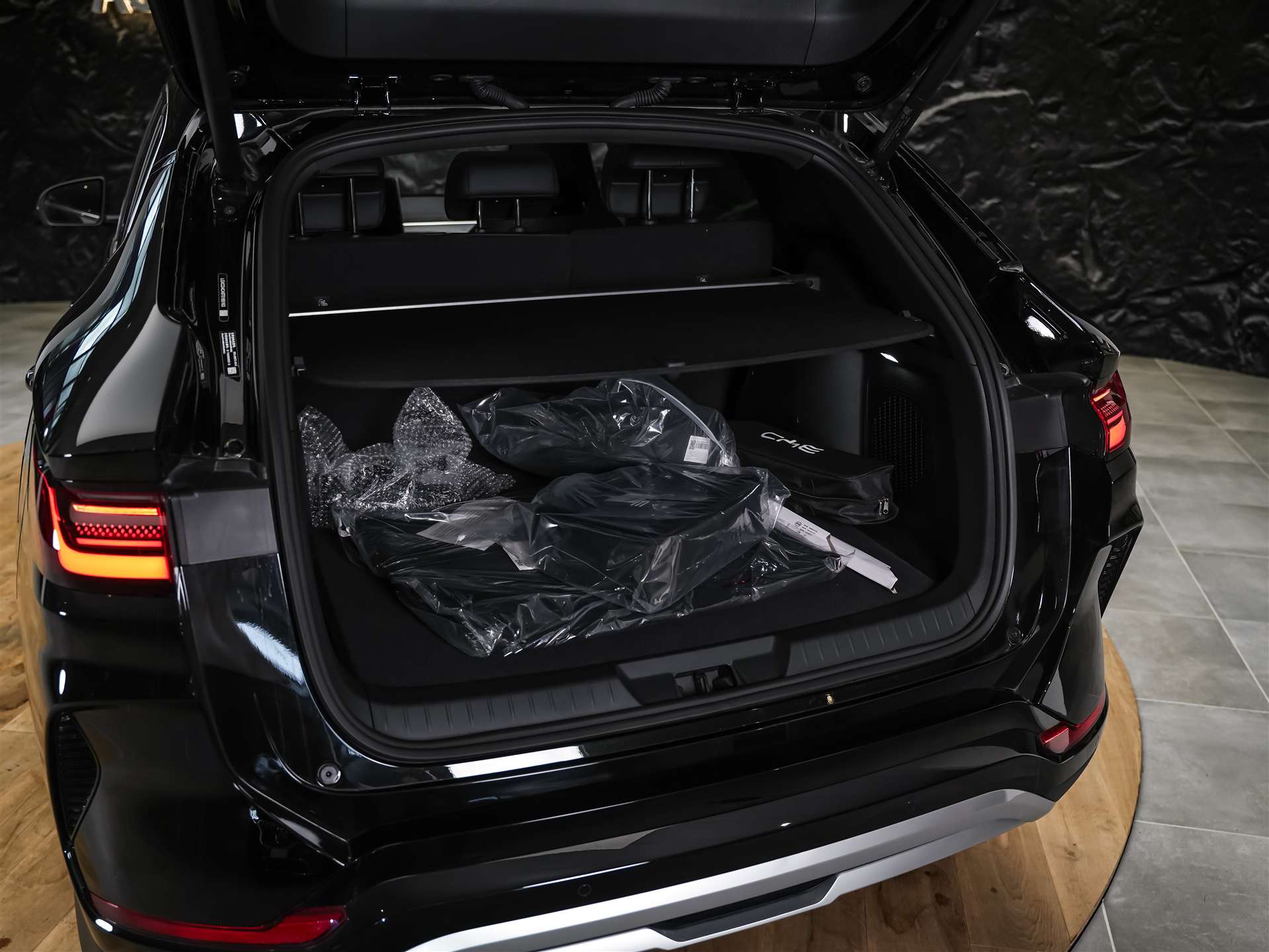 BYD Seal U DM-i Design AWD *SOFORT Verfügbar*Werksgarantie*Lenkradheizung*Sitzbelüftung*360° Kamera*-image-41
