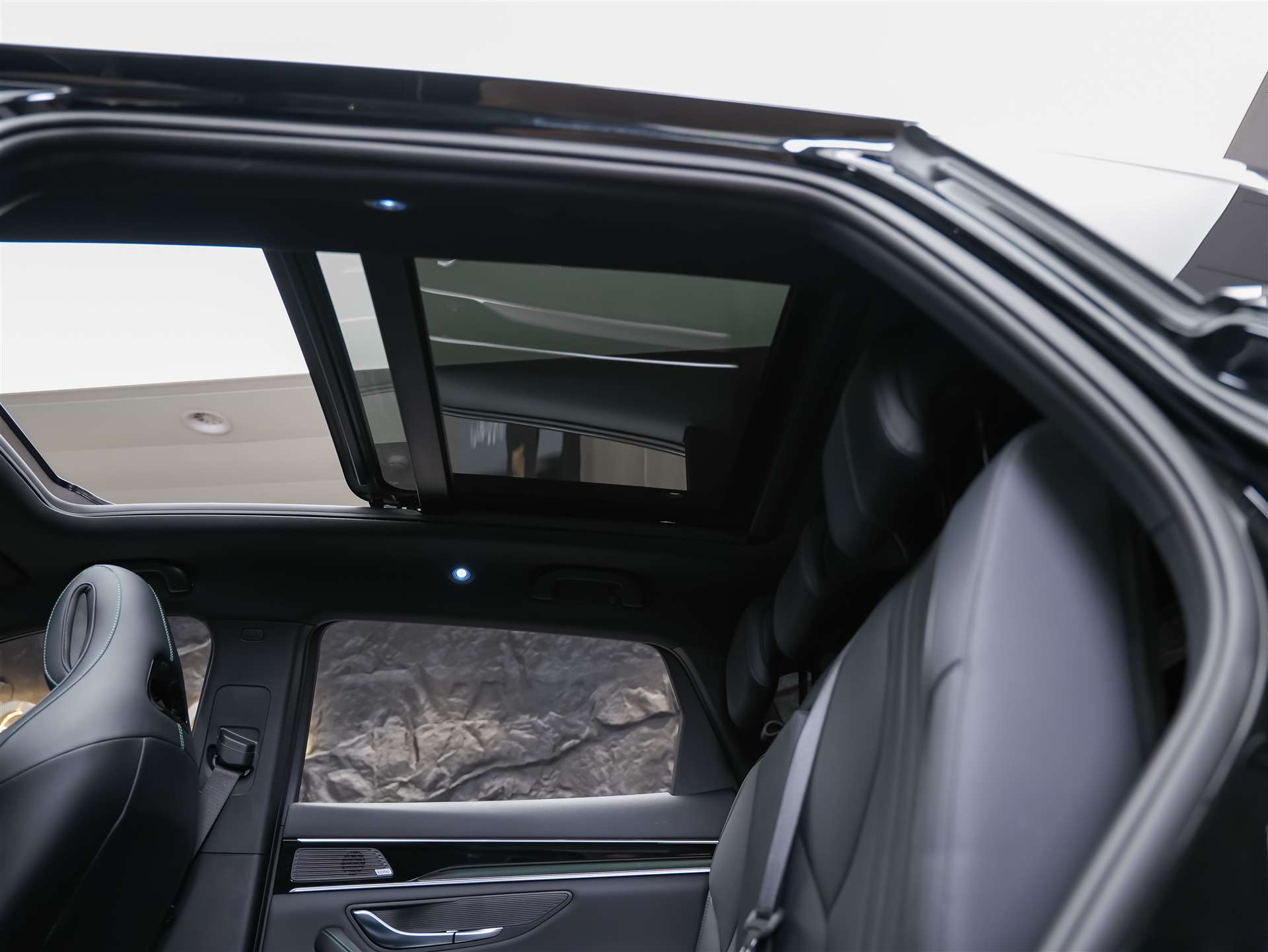BYD Seal U DM-i Design AWD *SOFORT Verfügbar*Werksgarantie*Lenkradheizung*Sitzbelüftung*360° Kamera*-image-12