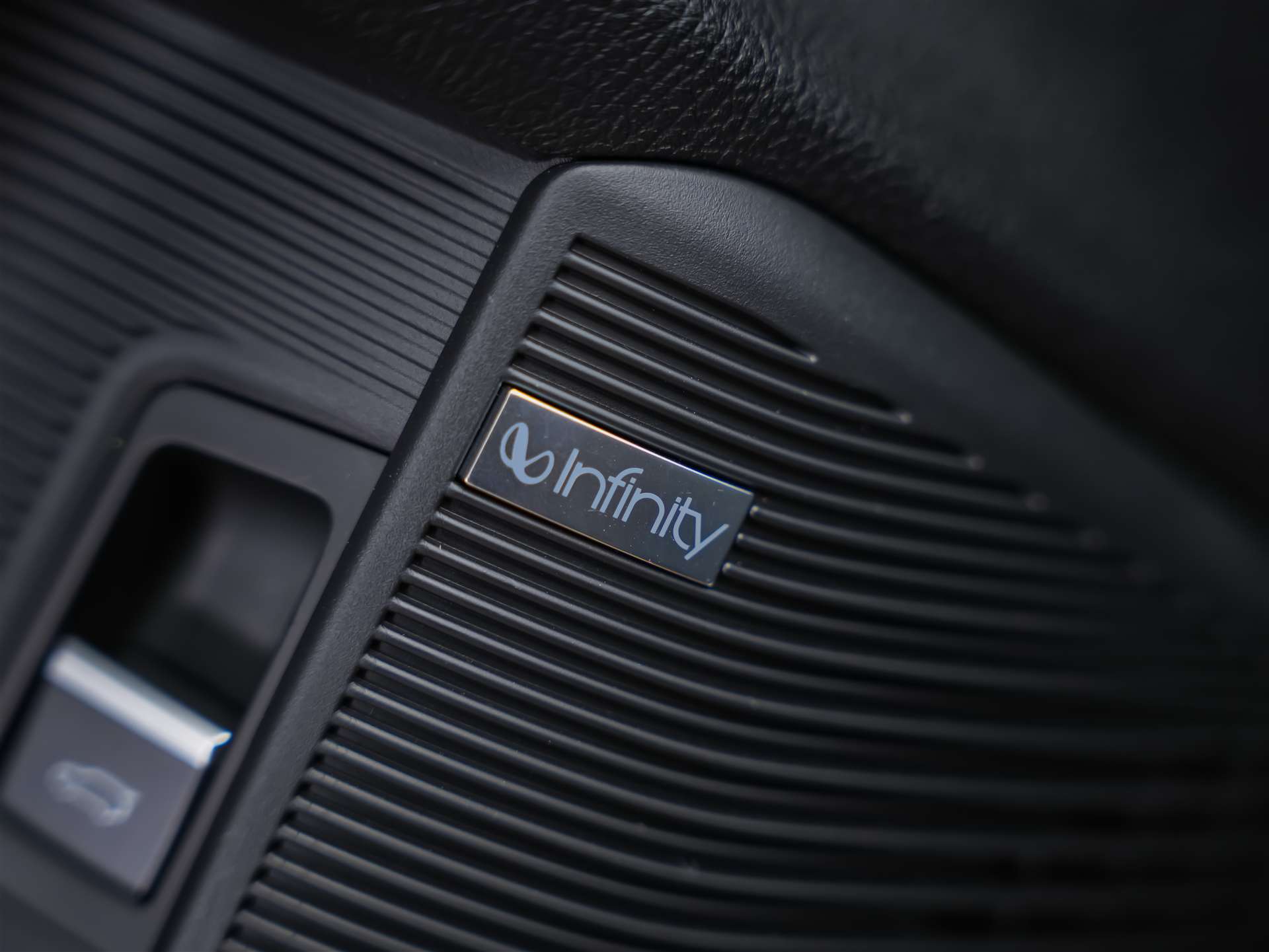 BYD Seal U DM-i Design AWD *SOFORT Verfügbar*Werksgarantie*Lenkradheizung*Sitzbelüftung*360° Kamera*-image-25