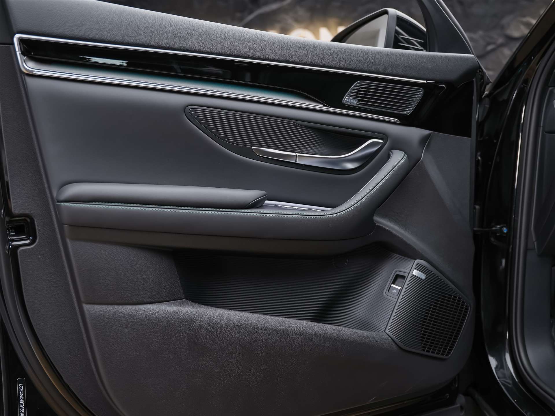 BYD Seal U DM-i Design AWD *SOFORT Verfügbar*Werksgarantie*Lenkradheizung*Sitzbelüftung*360° Kamera*-image-23
