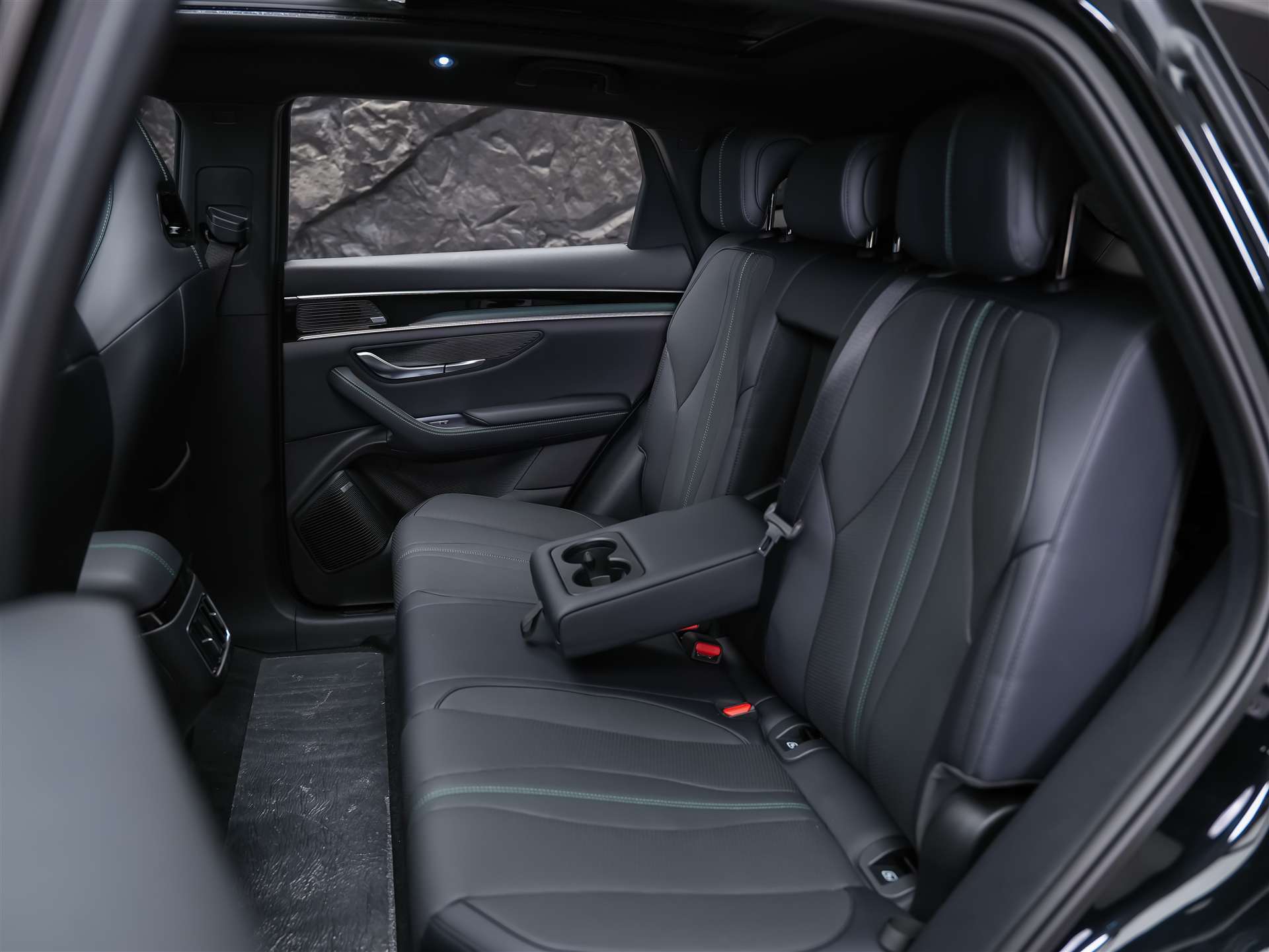 BYD Seal U DM-i Design AWD *SOFORT Verfügbar*Werksgarantie*Lenkradheizung*Sitzbelüftung*360° Kamera*-image-14
