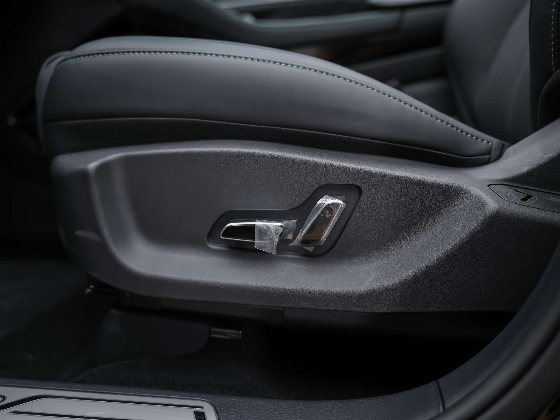 BYD Seal U DM-i Design AWD *SOFORT Verfügbar*Werksgarantie*Lenkradheizung*Sitzbelüftung*360° Kamera*-image-26