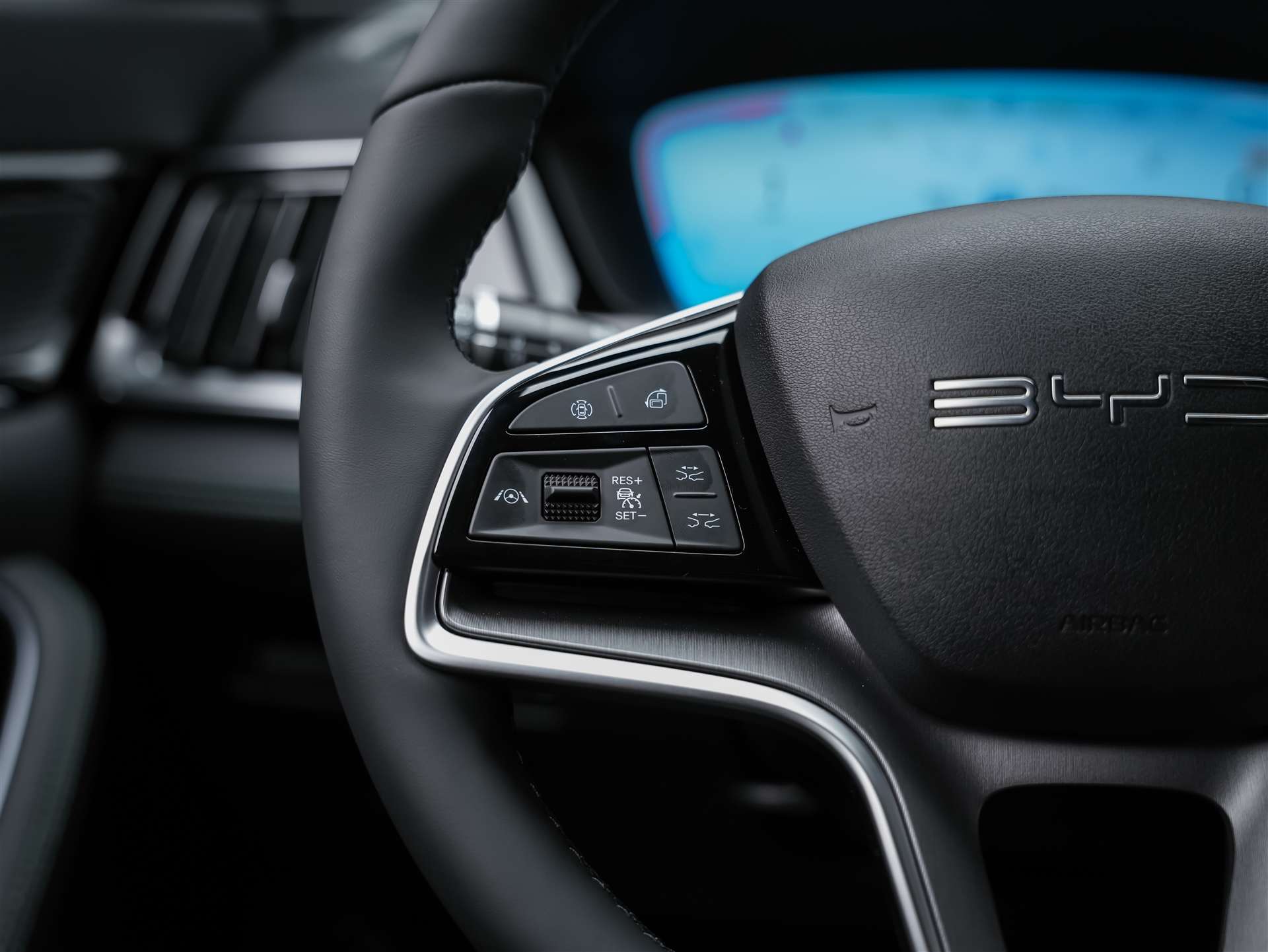 BYD Seal U DM-i Design AWD *SOFORT Verfügbar*Werksgarantie*Lenkradheizung*Sitzbelüftung*360° Kamera*-image-28