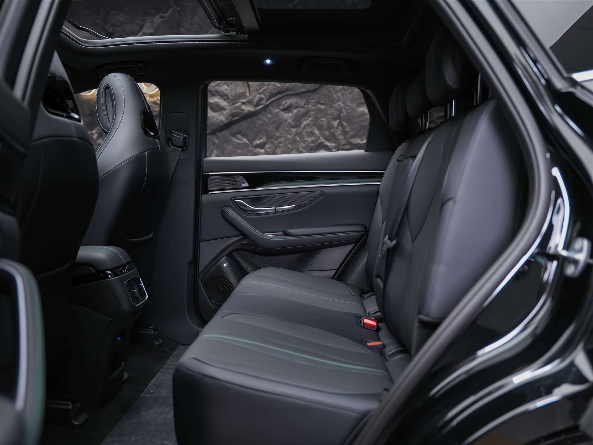 BYD Seal U DM-i Design AWD *SOFORT Verfügbar*Werksgarantie*Lenkradheizung*Sitzbelüftung*360° Kamera*-image-13